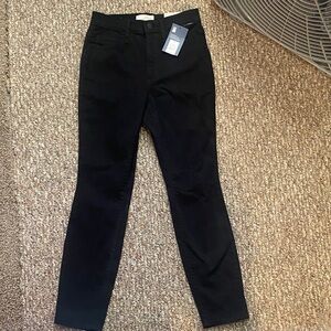 Universal Thread No-Fade Black High-Rise Skinny Jeans 4Short